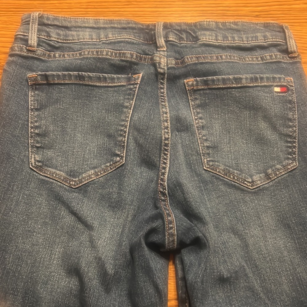Tommy Hilfiger Raleigh Highrise crop jeans. - Picture 3 of 5